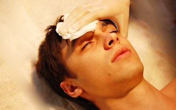 Первая помощь при острой кровопотере и травматическом шоке			     
        Первая помощь при острой кровопотере и травматическом шоке