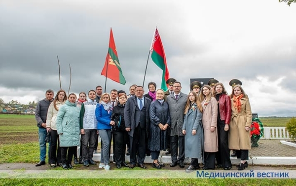 Делегация специалистов системы здравоохранения возложила венки и цветы к братской могиле медработников			     
         Делегация специалистов системы здравоохранения возложила венки и цветы к братской могиле медработников