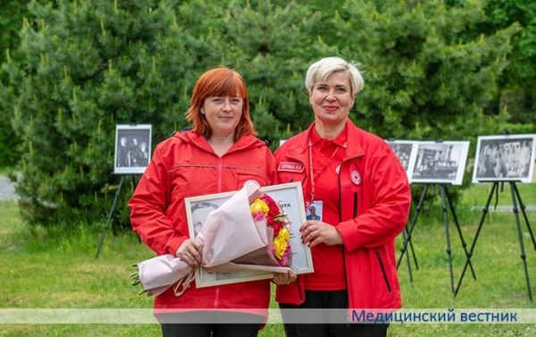 Раскошныя гартэнзіі ў гонар медыцынскіх сясцёр			     
        Раскошныя гартэнзіі ў гонар медыцынскіх сясцёр