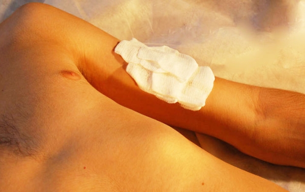 Первая помощь при острой кровопотере и травматическом шоке			     
        Первая помощь при острой кровопотере и травматическом шоке