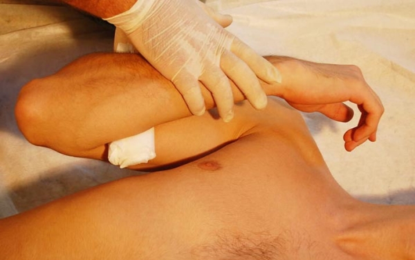 Первая помощь при острой кровопотере и травматическом шоке			     
        Первая помощь при острой кровопотере и травматическом шоке