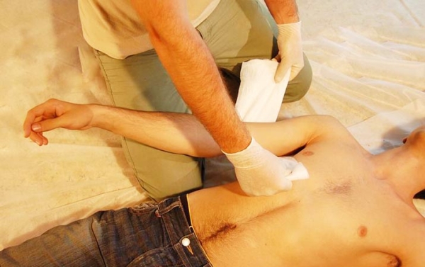 Первая помощь при острой кровопотере и травматическом шоке			     
        Первая помощь при острой кровопотере и травматическом шоке