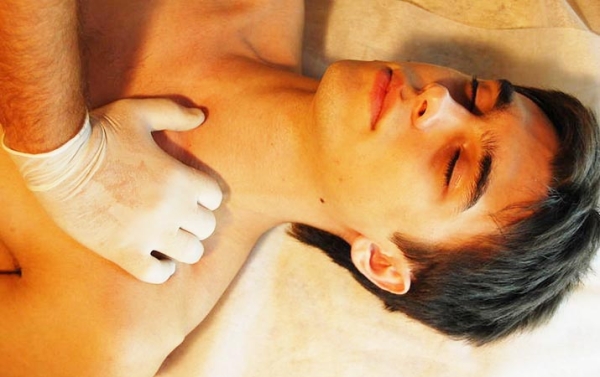 Первая помощь при острой кровопотере и травматическом шоке			     
        Первая помощь при острой кровопотере и травматическом шоке