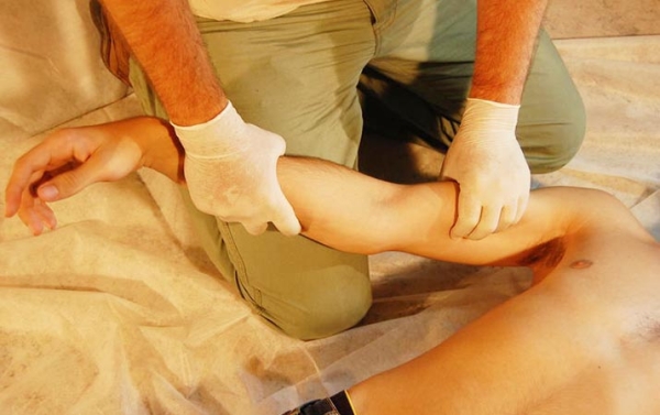 Первая помощь при острой кровопотере и травматическом шоке			     
        Первая помощь при острой кровопотере и травматическом шоке